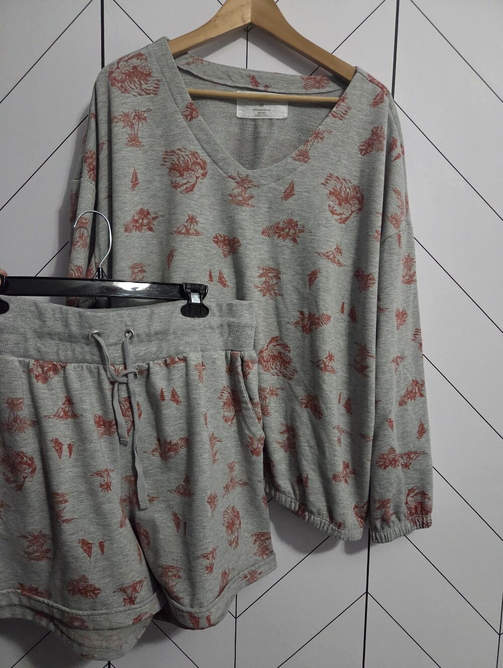 The Sweatshirt Project French Laundry Grey Red Tropical Toile Lounge Set Plus 2X